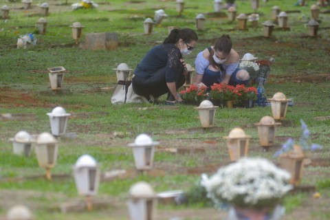 Falha em procedimento funerário causa dor em família de Brasília, DF